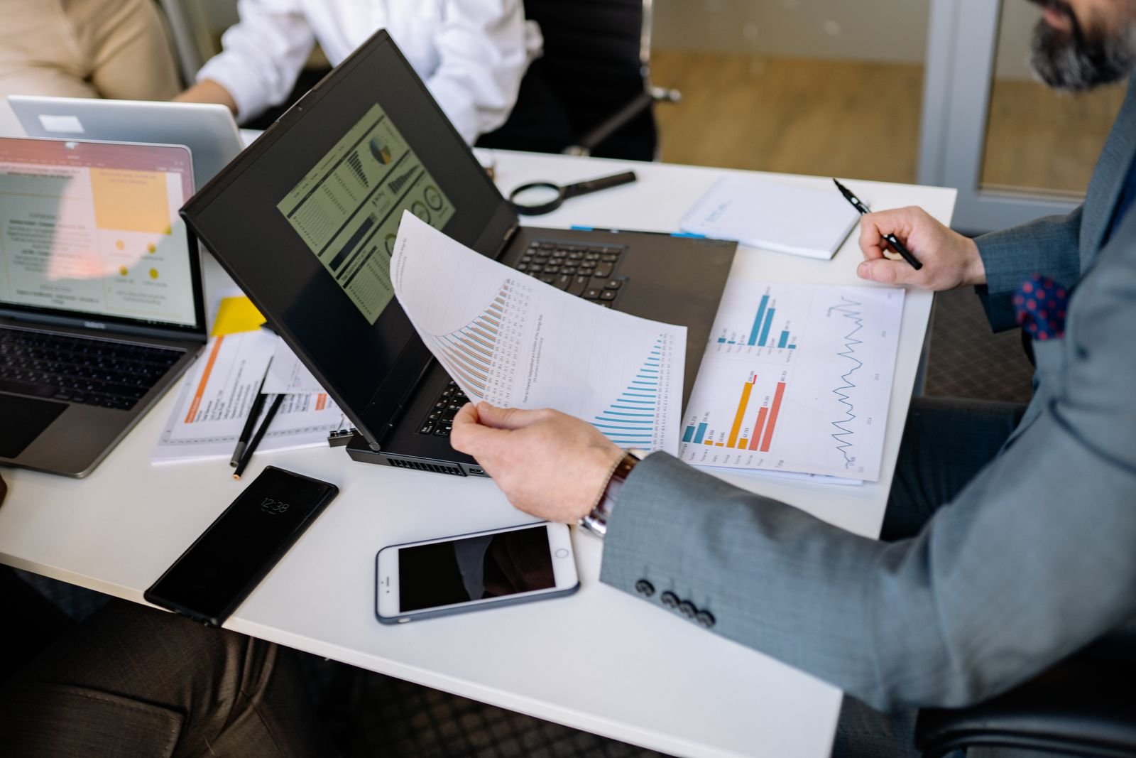Kotisivujen hakukoneoptimoinnin kävijätilastot ja analytiikkanäkymä