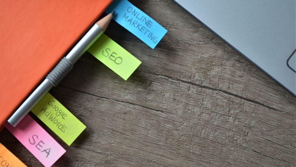 SEO-lisäosan asetusten ja avainsanojen suunnittelua muistiinpanoilla